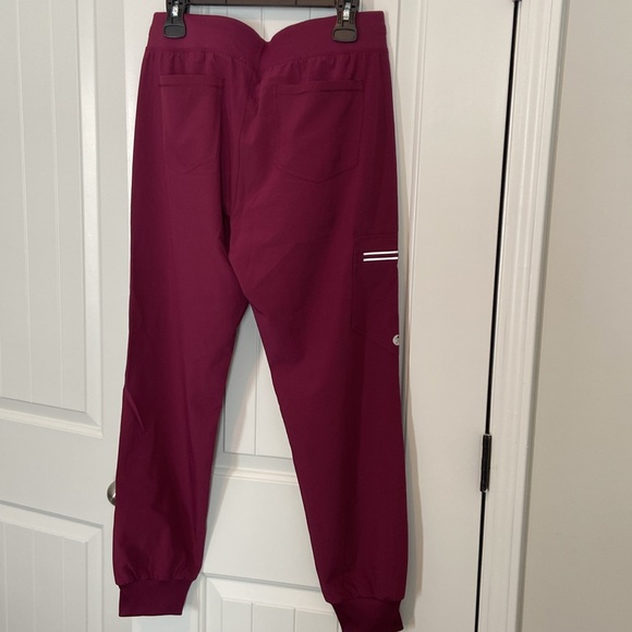 Nurse Scrub Set - Picture 5 of 11